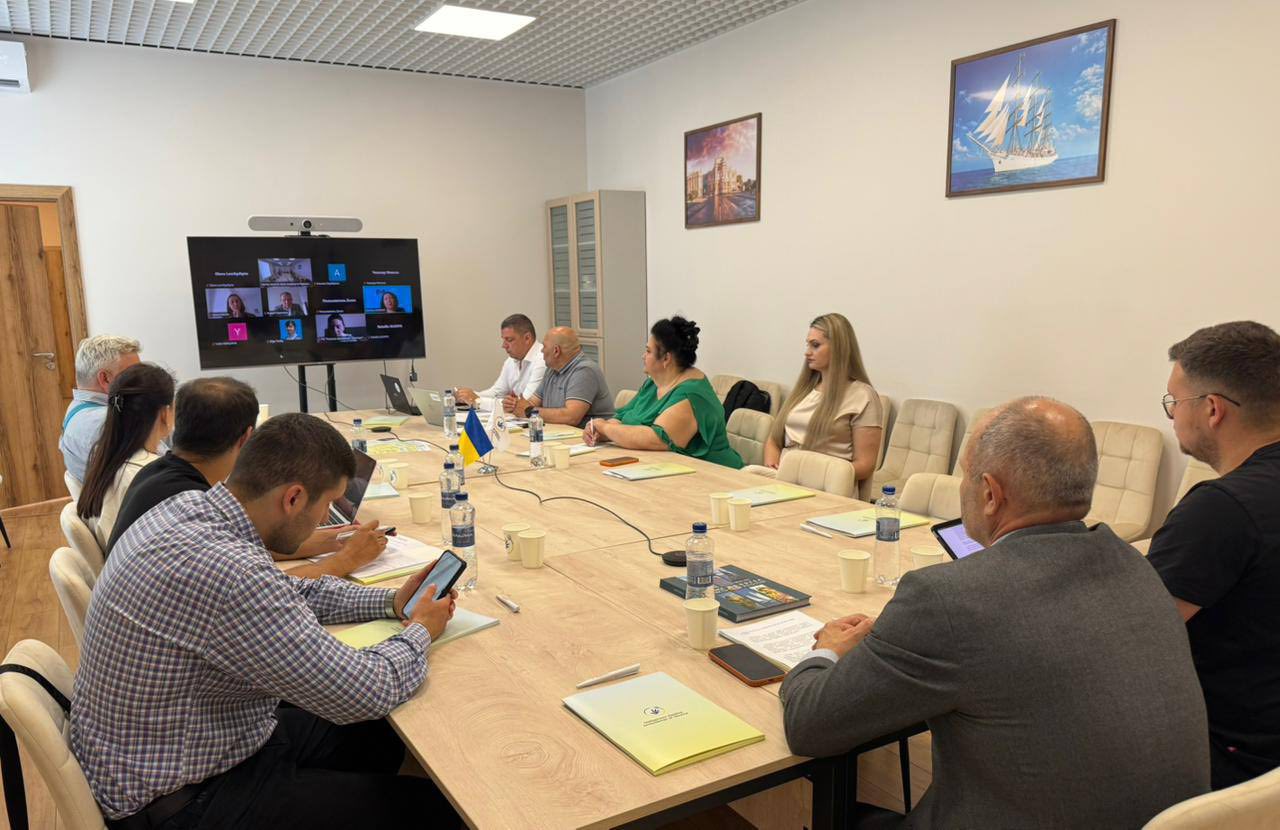 Робоча зустріч щодо соціального атласу ромських громад у гібридному форматі, частина учасників — онлайн